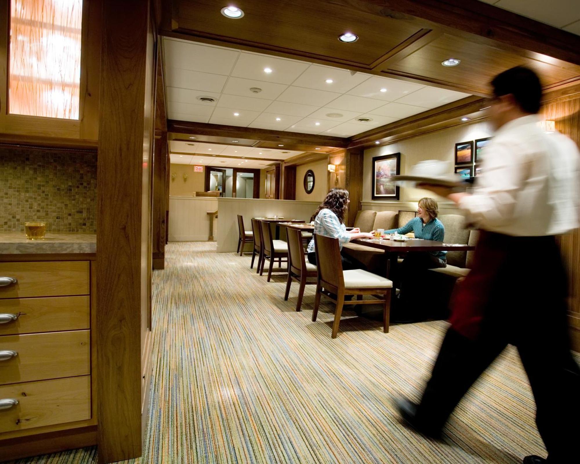 Banff Aspen Lodge Ресторант снимка